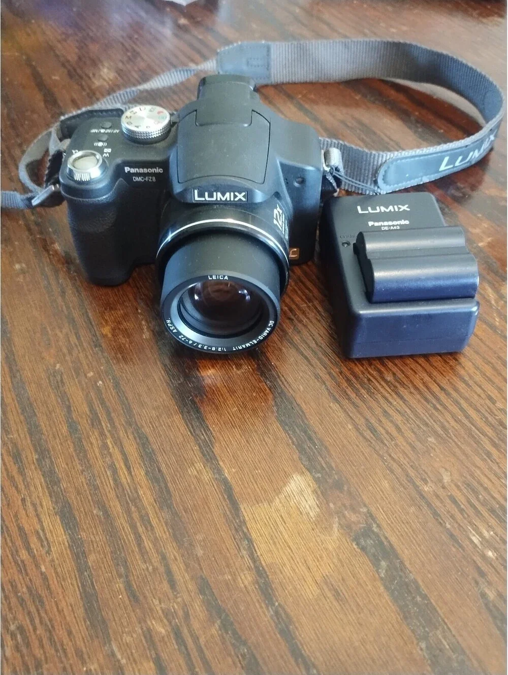 Panasonic Lumix DMC-FZ8 Digital Camera Leica DC Vario-Elmarit Lens Black 12x